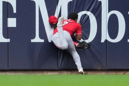 Reds’ Dane Myers carted off field after crashing into wall making acrobatic catch vs Brewers
