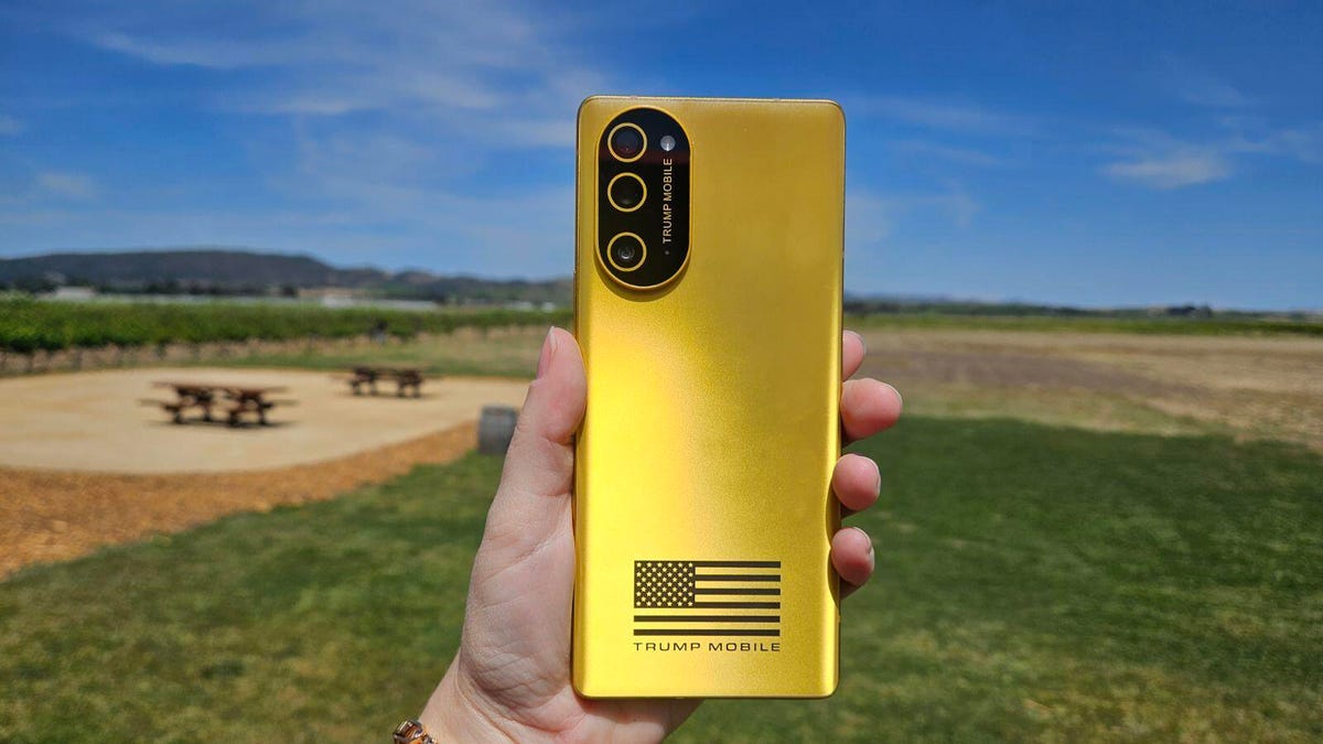 Is the Trump T1 Just an HTC Phone Painted Gold?