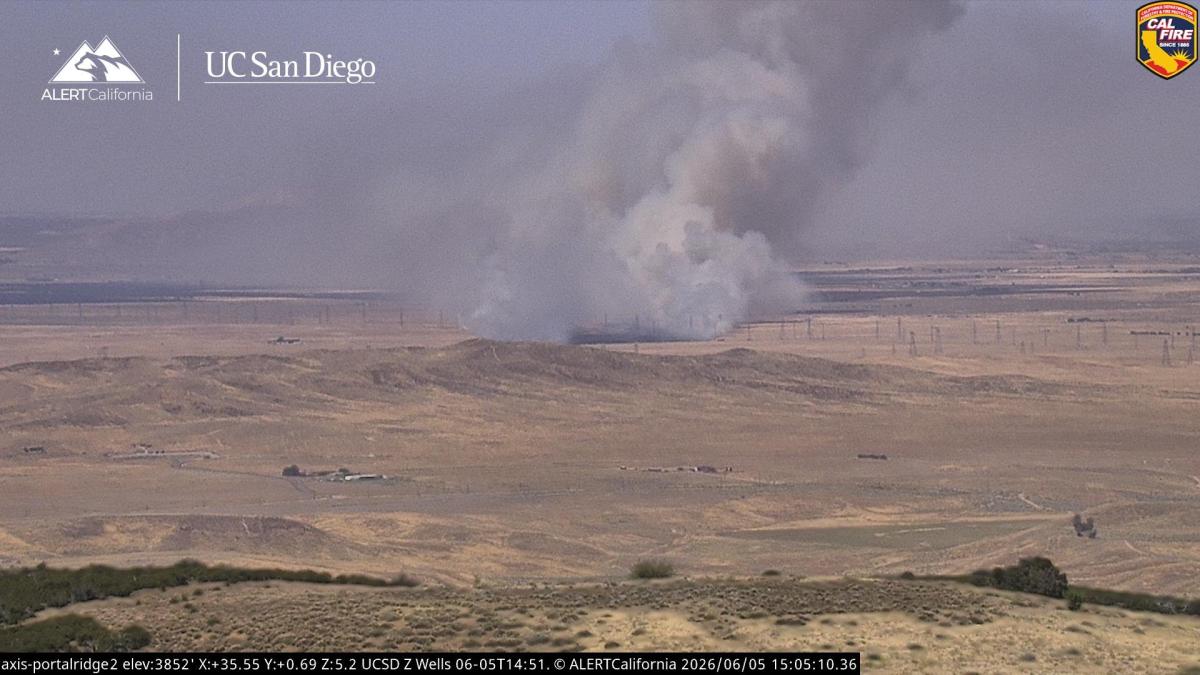Brush fire scorches 2,000 acres across LA and Kern counties, triggering evacuation warnings
