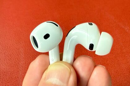Apple Watch vs AirPods: Which is a Better for Tracking Heart Rate?
