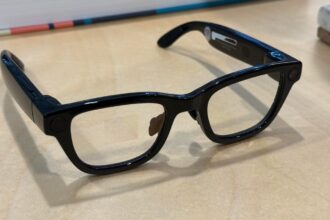 Illinois Could Be the First State to Ban Wearing Smart Glasses While Driving