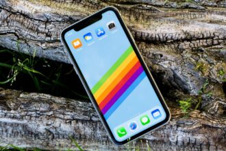 iOS 27 Coming to Older iPhones May Just Be Apple’s Winning Strategy