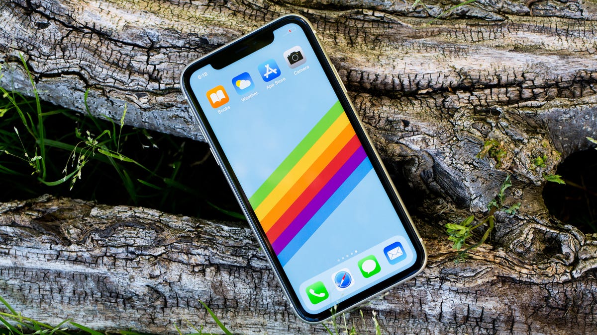 iOS 27 Coming to Older iPhones May Just Be Apple’s Winning Strategy