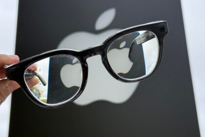 Hey Siri, You’re the Framework for Apple’s Smart Glasses Now