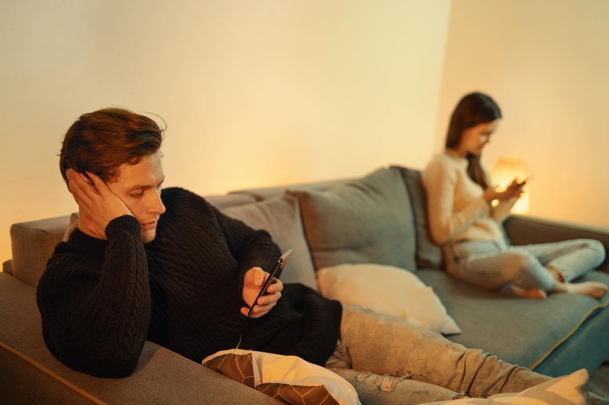 Dear Abby: I’m embarrassed that my son, daughter-in-law continue to ignore my texts