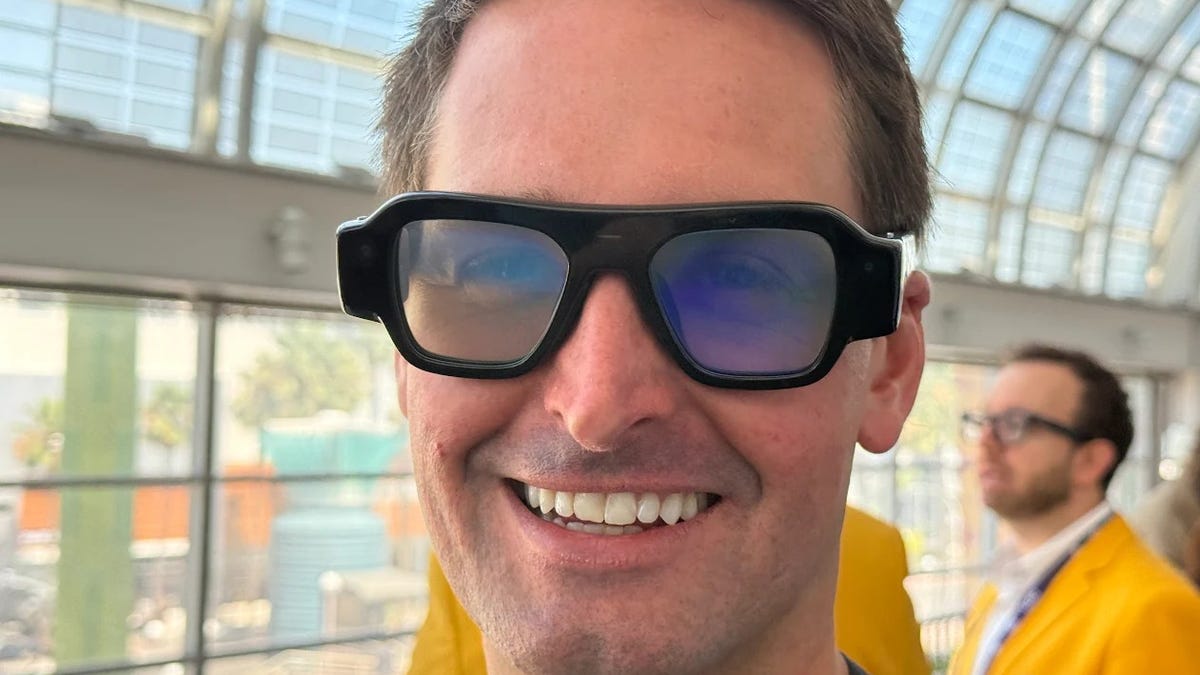 Snap’s New Specs Are Chunky, Pricey and I Really Need to Try Them