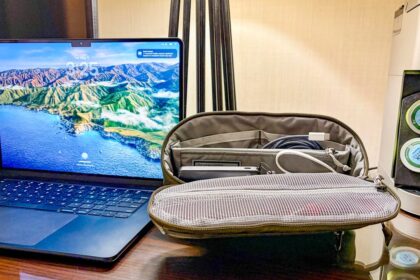 This One Bag Is All I Need for My Cables and Chargers While Traveling