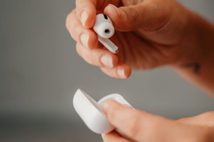 Apple Is Reportedly Planning AirPods With Cameras for 2027