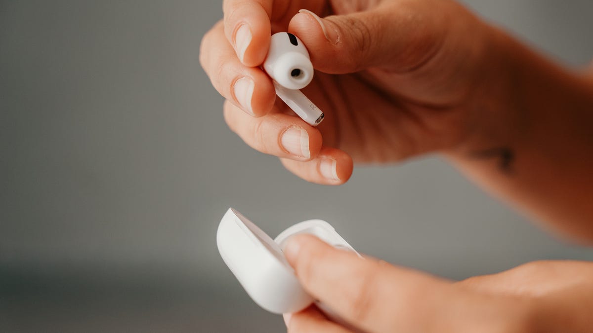 Apple Is Reportedly Planning AirPods With Cameras for 2027