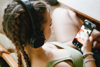 Deezer’s Free Tool Scans Your Streaming Playlists for AI-Generated Music
