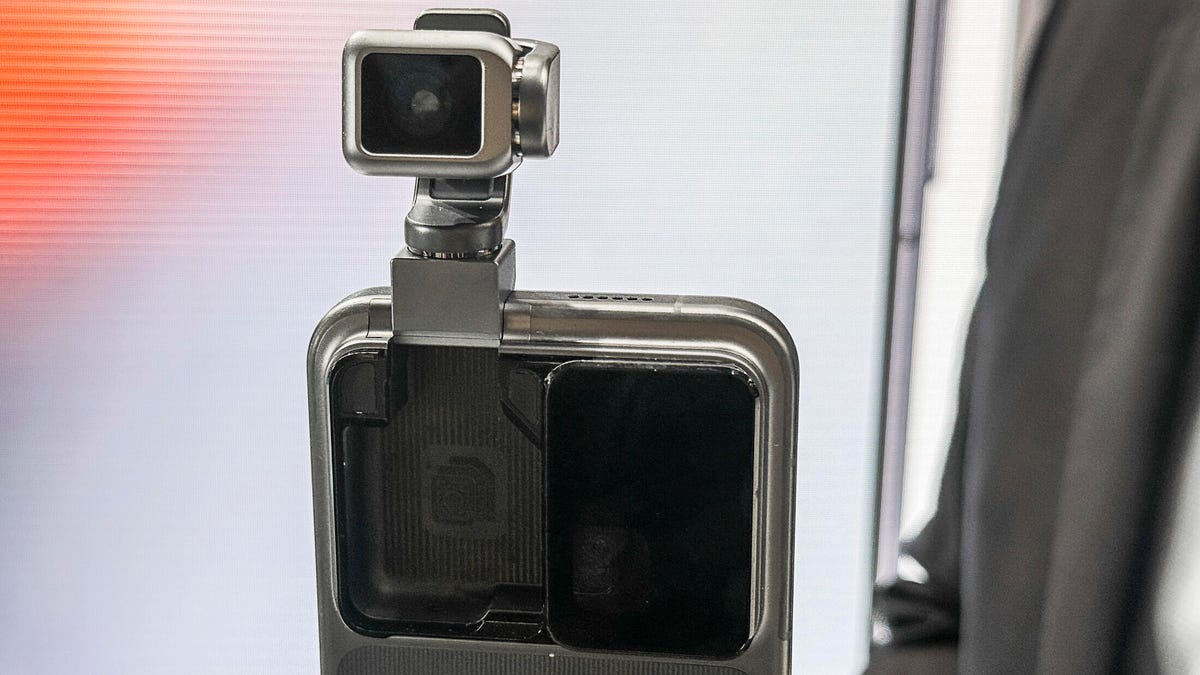 I’m a YouTube Creator and I Need to Try Honor’s Robot Camera Phone