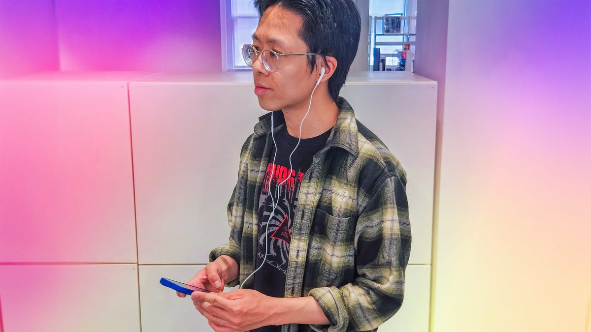 Good News: Wired Earbuds Are Back and Same as Ever