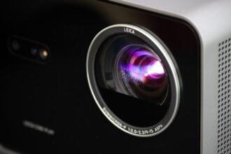 Leica Cine Play 1 Review: An OK Projector With a Leica Badge and Price