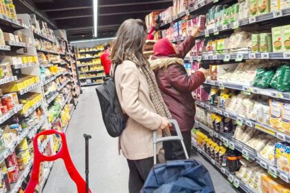 Worst grocery store in LA brutally roasted as locals torch high prices