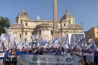 Italian military and police march in Rome over pay dispute