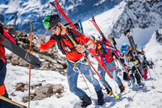 Video. Summer skiers head to melting glacier as heatwave grips France