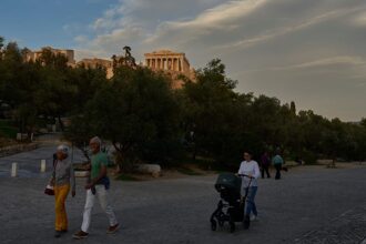Two tourists injured in knife attack at Acropolis, suspect arrested