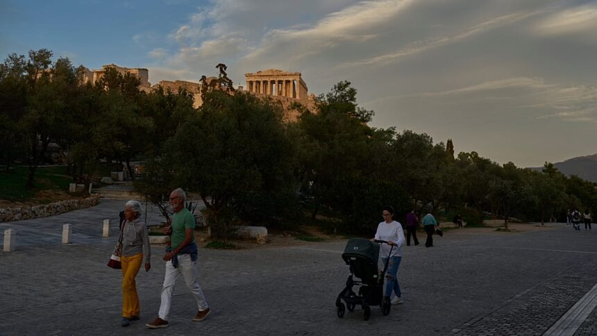 Two tourists injured in knife attack at Acropolis, suspect arrested