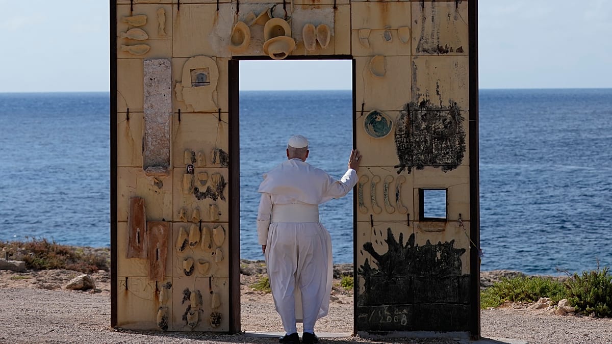 Pope warns in Lampedusa: migrants victims of inaction