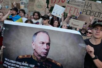Zelenskyy fires Syrskyi for Drapatyi as Ukraine’s commander-in-chief