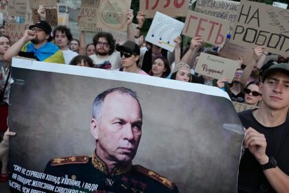 Zelenskyy fires Syrskyi for Drapatyi as Ukraine’s commander-in-chief