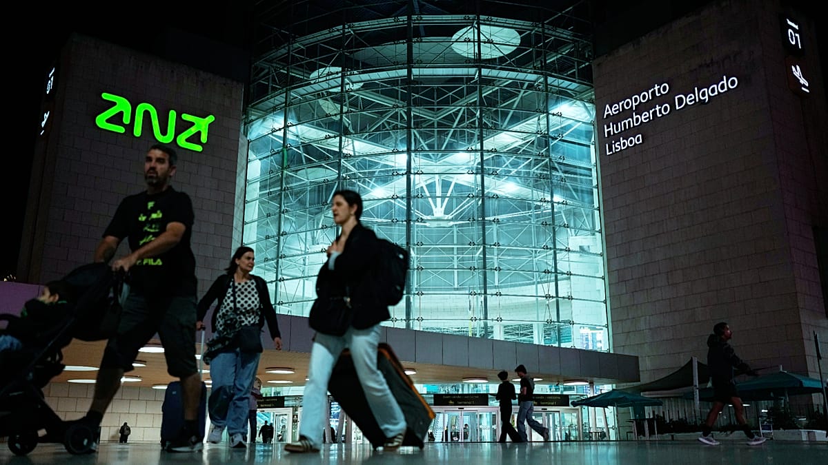 Free cabin luggage and delay compensation approved by EU Parliament