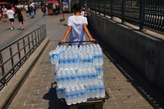 Fact check: Is the EU set to ban bottled water multipacks?