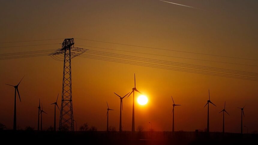 Wind, solar and heat pumps can free EU from LNG dependence – study