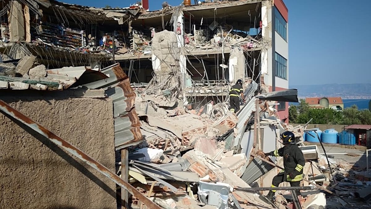 Rescuers search for five after deadly Italian building collapse