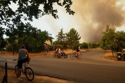 More than 220,000 now evacuated in southwestern France amid wildfires