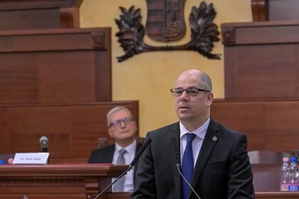 Hungary prosecutor resigns under pressure in political win for Magyar