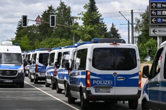 20,000 protest against AfD party conference in Germany