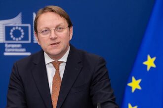 Commissioner Várhelyi faces criticism after spy ring confirmation