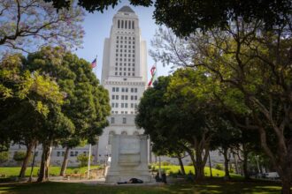 Man jumps to his death from Los Angeles City Hall