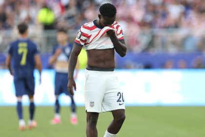 Alexi Lalas rips referees after Folarin Balogun red card in Team USA win: ‘An absolute joke’