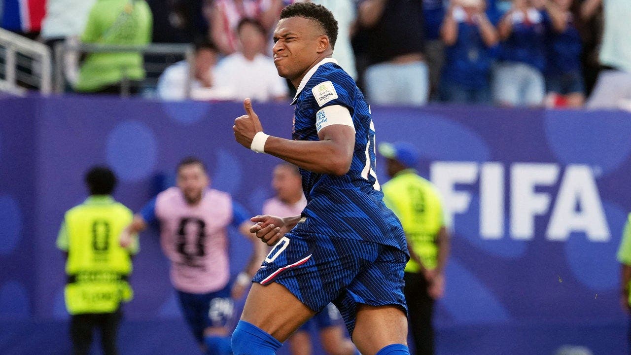 Kylian Mbappé’s seventh goal of the World Cup lifts France past Paraguay in physical Round of 16 match