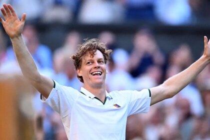 Jannik Sinner tops Alexander Zverev in four sets to defend his Wimbledon crown again in London