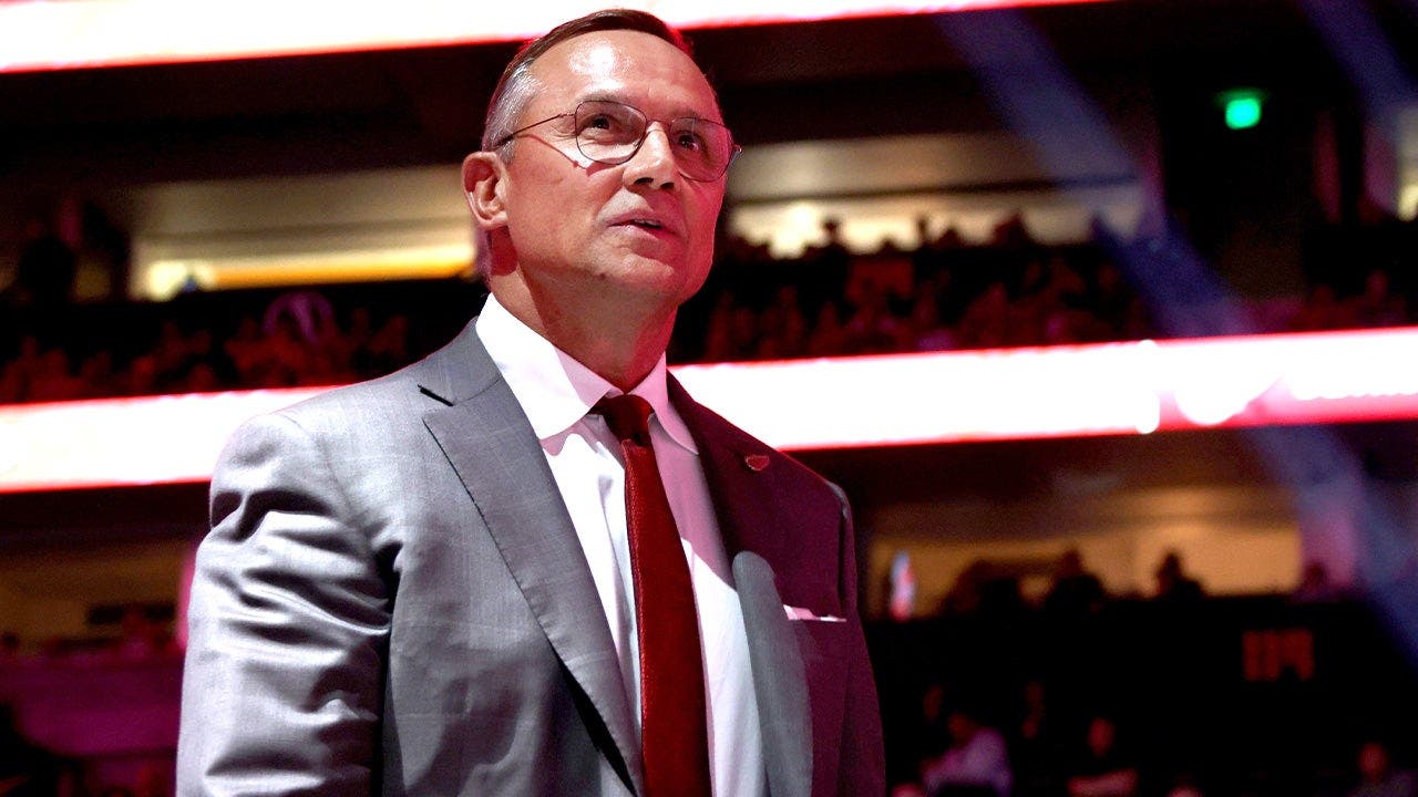 Red Wings legend Steve Yzerman steps down as the team’s general manager amid a turbulent offseason