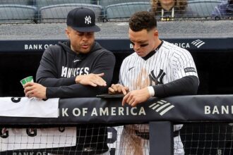 MLB effectively outlaws use of AI on dugout iPads during games