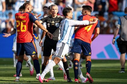 World Cup brawl sees Argentina player putting hand on throat of Spain opponent after match