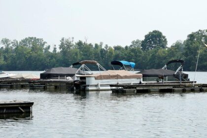 5 dead in attempt to save a struggling swimmer in Ohio river