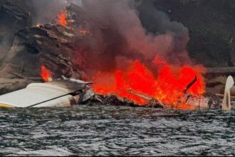 Multiple injured after floatplane makes emergency landing, catches fire off Washington coast