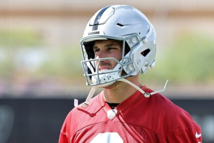 Raiders new head coach Klint Kubiak names Kirk Cousins starting QB over No. 1 pick Fernando Mendoza