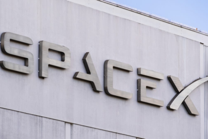 SpaceX Secretly Unveiled New AI Device to Investors. Is It a Phone or Not?