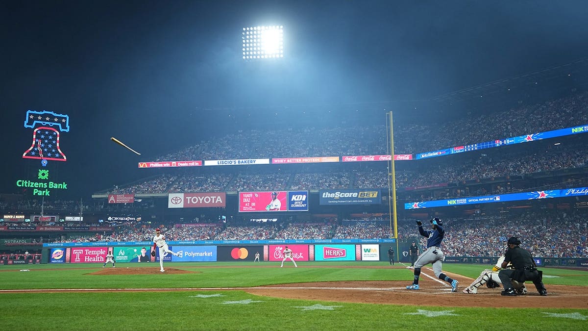 Yandy Diaz loses control of the bat during the MLB All-Star Game