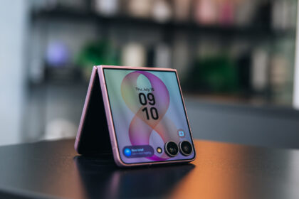 Samsung’s Galaxy Z Flip 8 Gets the Cover Screen Right – for a Price