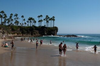 Urgent warning as disgusting sewage spill in ritzy California town forces beach closure