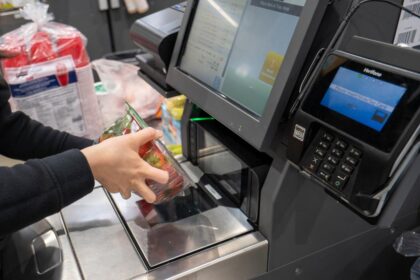 NY state proposal would give shoppers a 10% discount for self-checkout