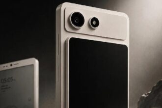 I’m a Big E Ink Fan, So This New Detachable-Screen Phone From Hisense Intrigues Me