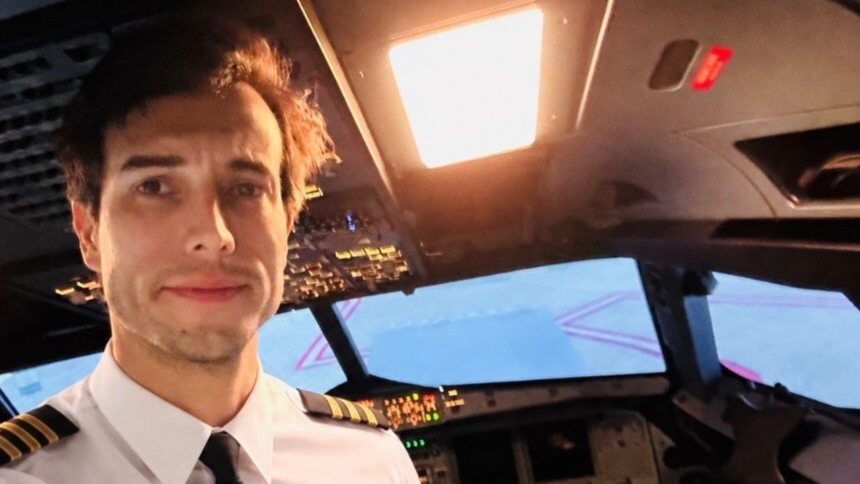 Argentinian flight instructor jumps to death from plane, 22-year-old student forced to land alone